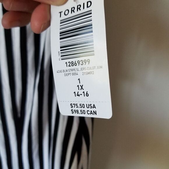 Torrid 1X black and white striper jumper NWT - Picture 6 of 11